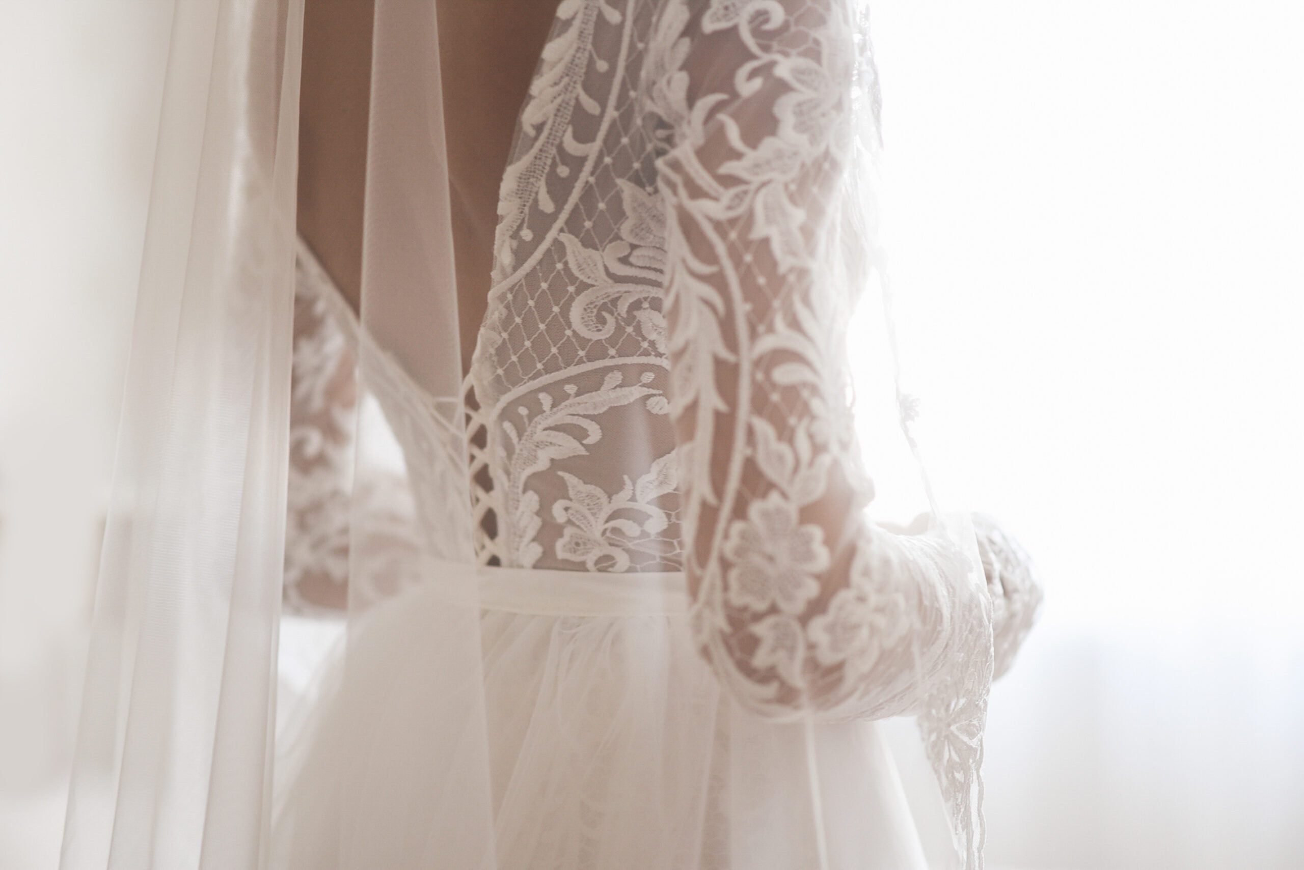 Read more about the article Keeping Your Wedding Dress Pristine All Night Long